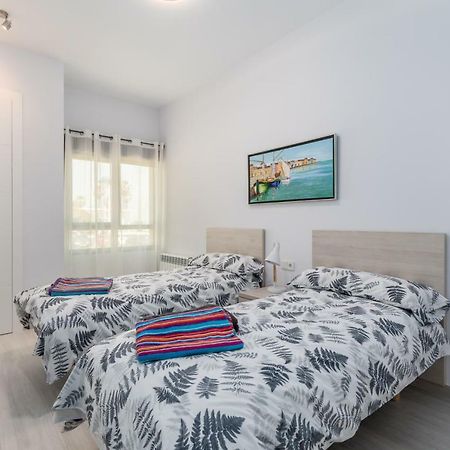 Luxury Beach Front Apartment With Pool Валенсия Екстериор снимка