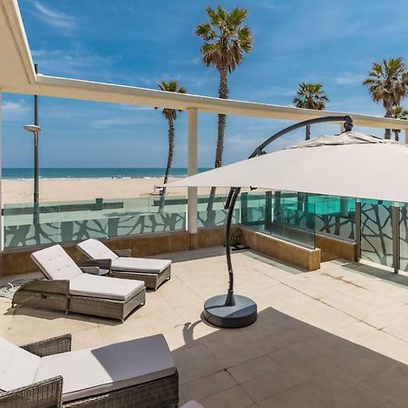 Luxury Beach Front Apartment With Pool Валенсия Екстериор снимка