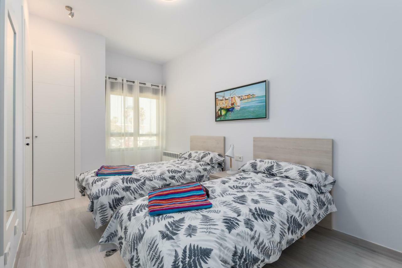 Luxury Beach Front Apartment With Pool Валенсия Екстериор снимка
