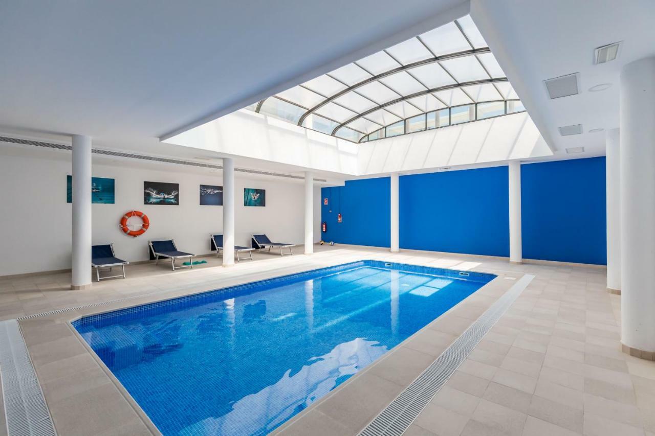 Luxury Beach Front Apartment With Pool Валенсия Екстериор снимка