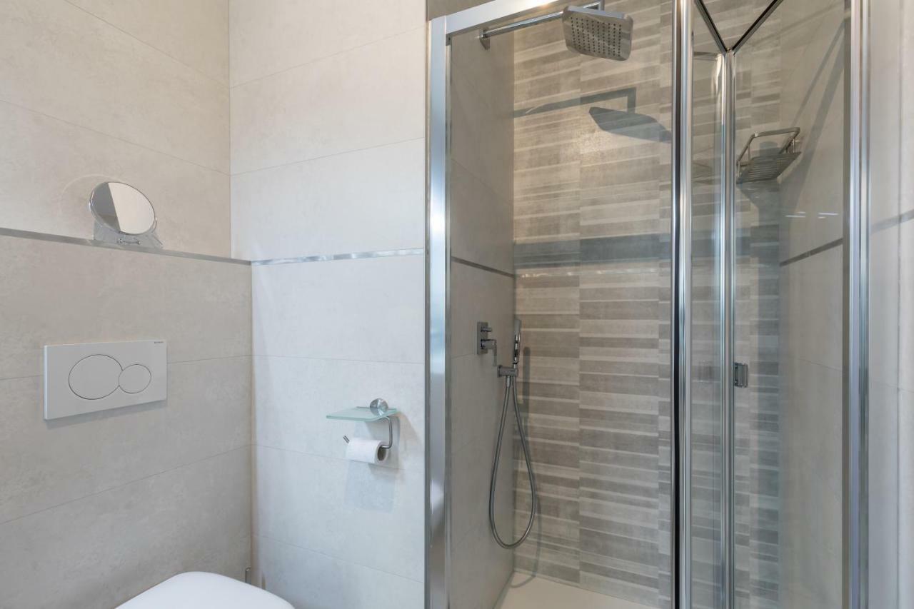 Luxury Beach Front Apartment With Pool Валенсия Екстериор снимка