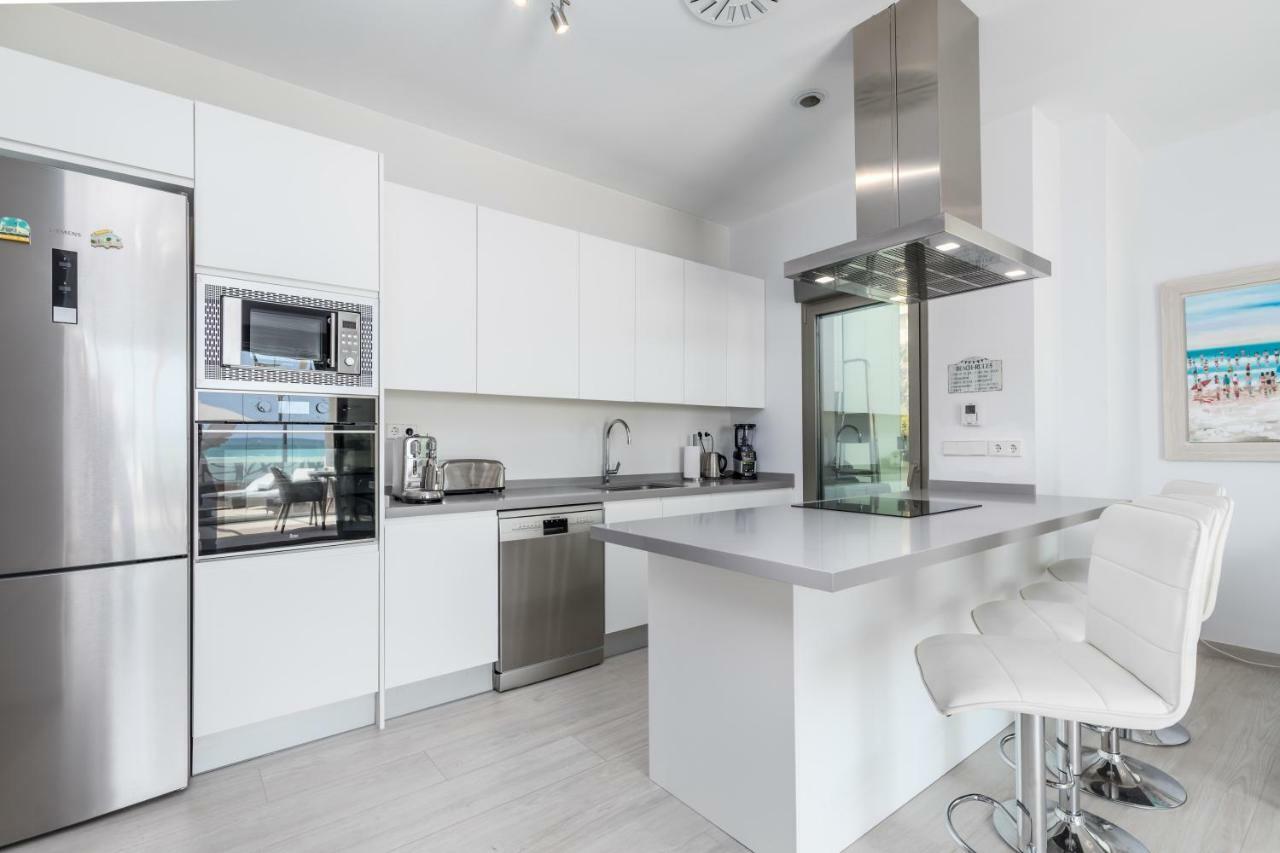Luxury Beach Front Apartment With Pool Валенсия Екстериор снимка