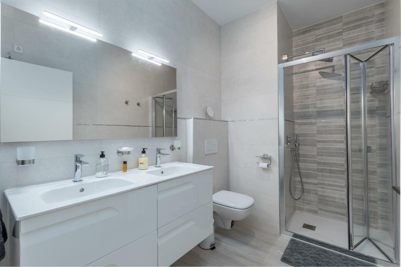 Luxury Beach Front Apartment With Pool Валенсия Екстериор снимка